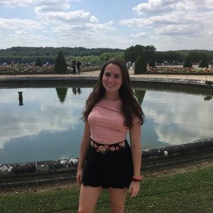 Meet your Posher, Olivia